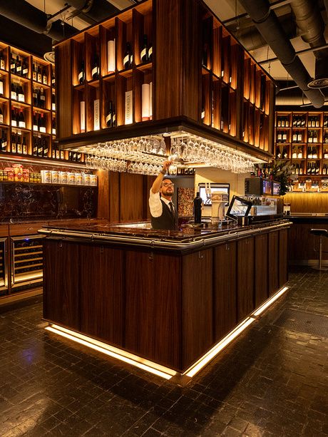 Maestro Wine and Tapas Bar at the Hotel EME Catedral Mercer in Seville