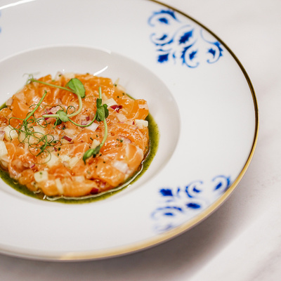 Tartar de salmón del Restaurante Al Lado en el EME Catedral Mercer Hotel