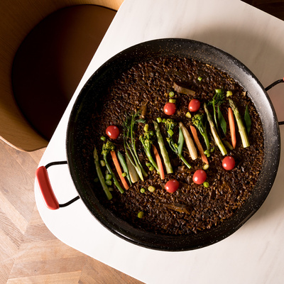 Paella de verduras de temporada el Restaurante Al Lado en el Hotel EME Catedral Mercer