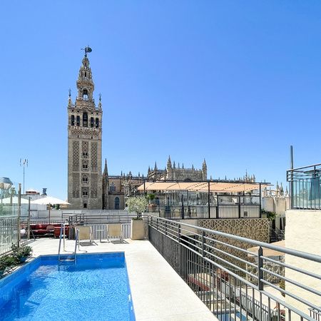 Piscina del EME Catedral Mercer Hotel